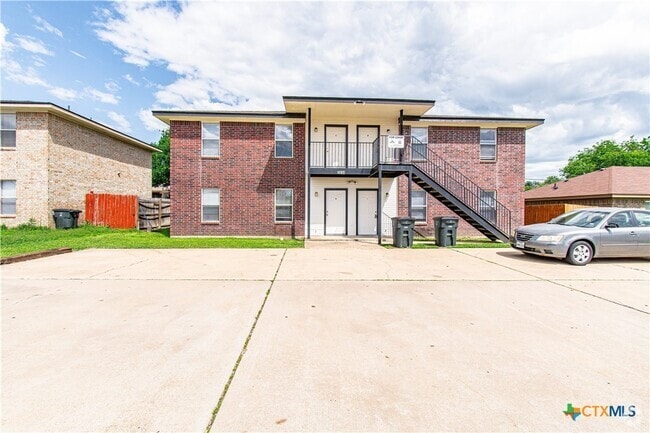 Building Photo - 2014 Cedarhill Dr Unit C Rental