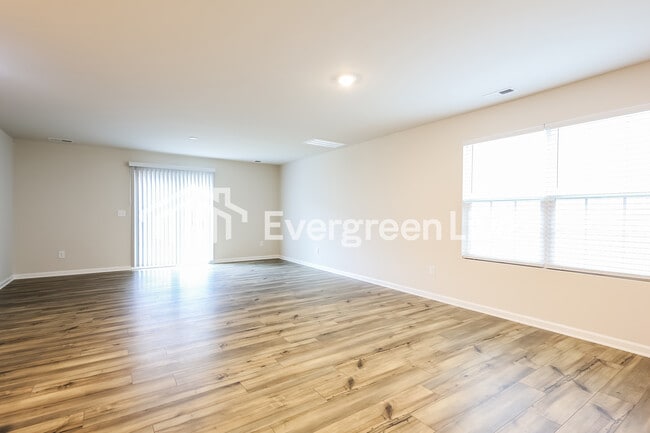 Photo - 4054 Rustling Grass Trl