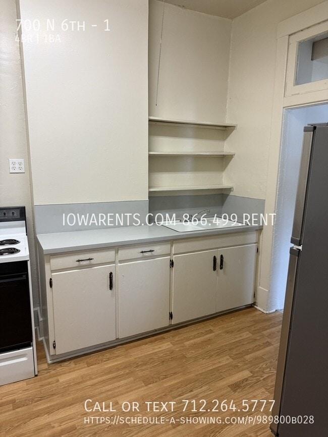 Building Photo - 700 N 6th-1