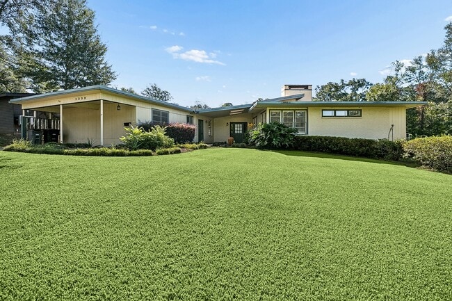 Building Photo - 1322 Knollwood Dr