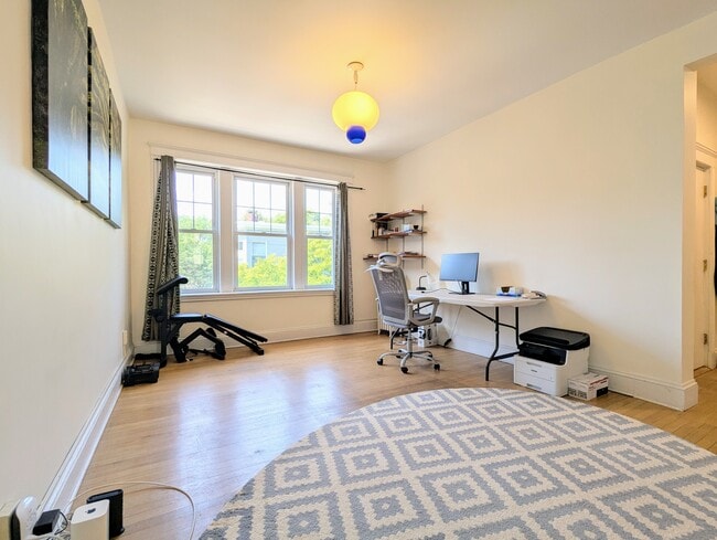Building Photo - 268 Windsor St Unit 6 Rental