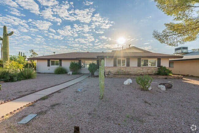 Building Photo - BEAUTIFUL SOUTH SCOTTSDALE - CORNER LOT & ... Rental