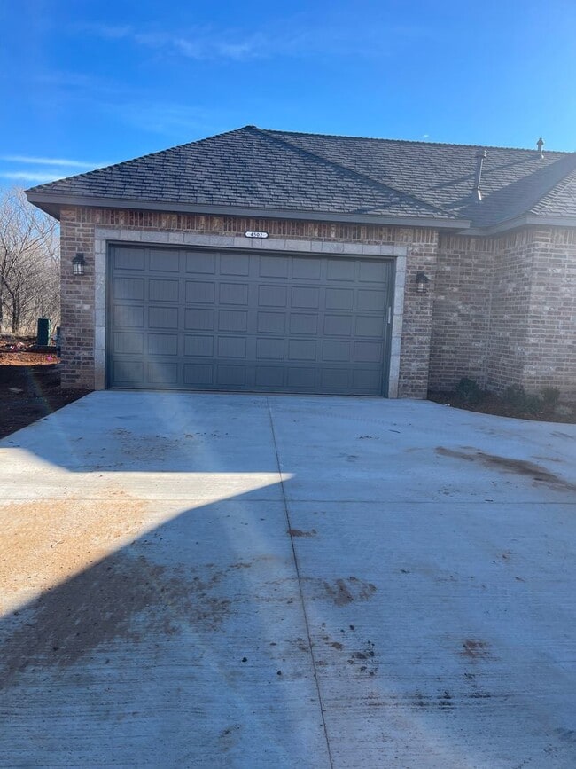 Photo - Spacious 4 bed 3 bath home