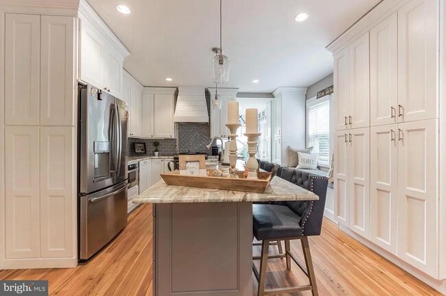 Building Photo - 62 S Hamilton St Rental