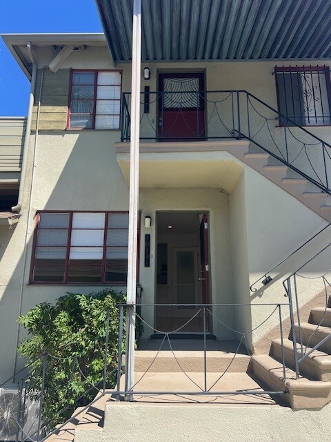 Photo - 1014 1/2 Hyperion Ave Unidad 1014 12 Hyperion Ave.