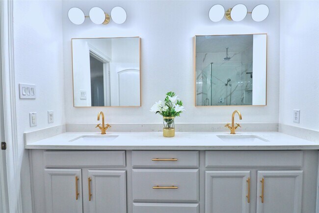 Building Photo - 3446 Clearview Villa Way