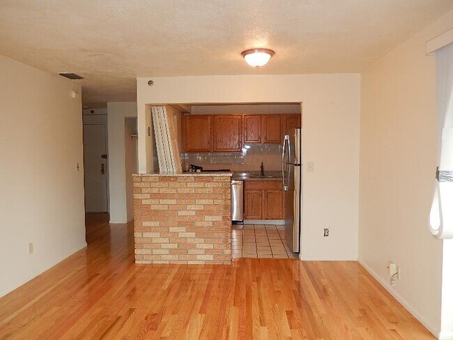 Photo - 423 Broadway Unidad 11