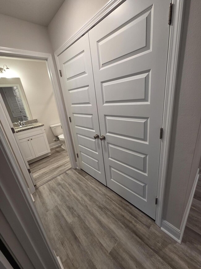 Photo - 1030 McLaren Cir