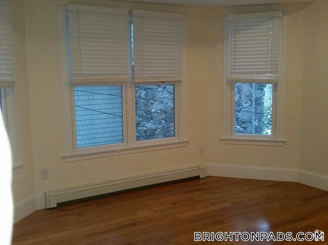 Building Photo - 10 Selkirk Rd Rental