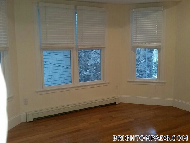 Photo - 10 Selkirk Rd Apartment Unit 3