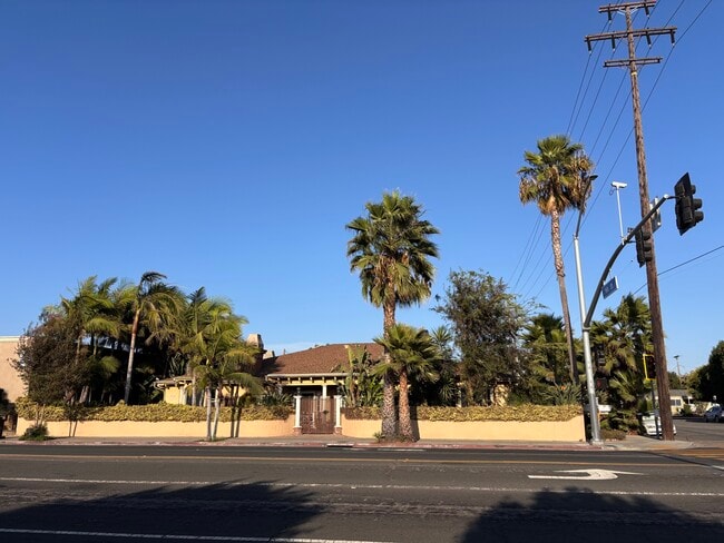 Building Photo - 2200 Santa Fe Ave Unit #C