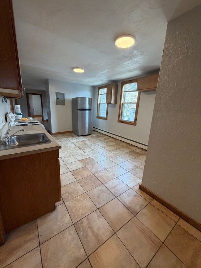 Building Photo - 127 Austin St Unit 3