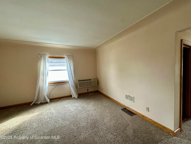 Photo - 205 Orchard St