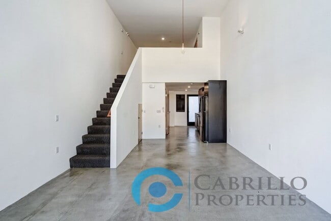 Building Photo - 2870 Fourth Avenue Unit 110