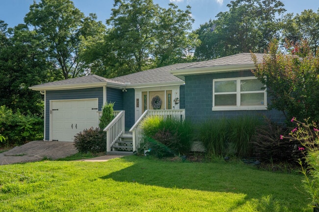 Building Photo - 1922 Bragg St