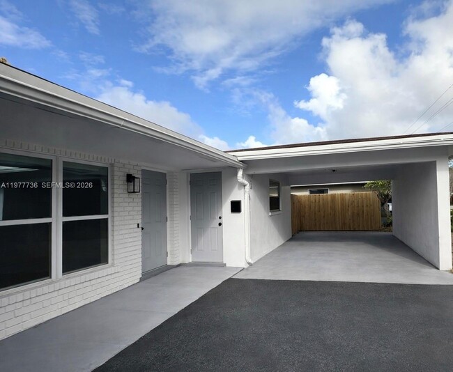 Building Photo - 1675 NE 45th St Unit 1681