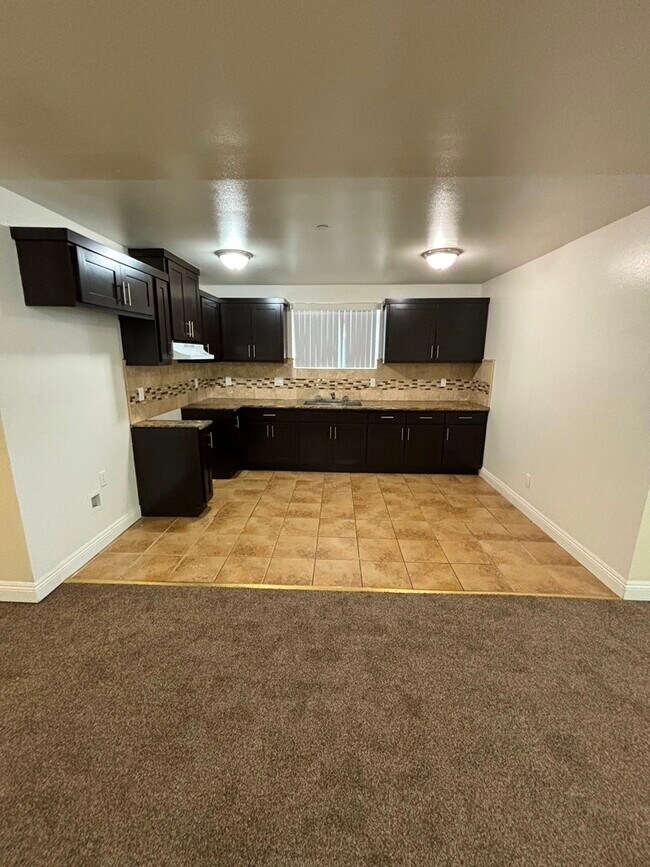 Photo - 739 E 79th St Townhome