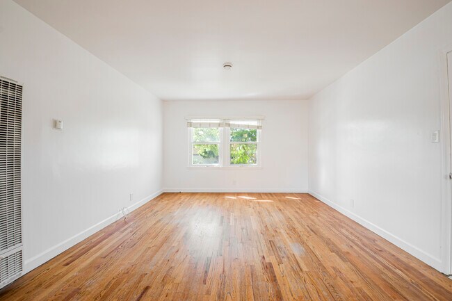 Photo - 8754.5 Belford Ave Unit 8754.5