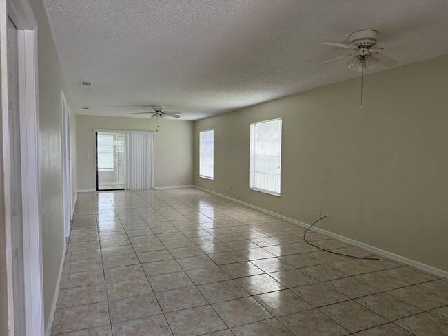 Photo - 752 Lucaya Dr