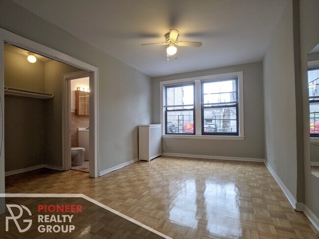 Building Photo - 737 W Belmont Ave Rental