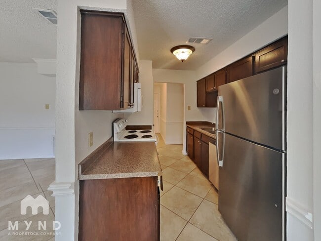 Photo - 709 Croydon Dr