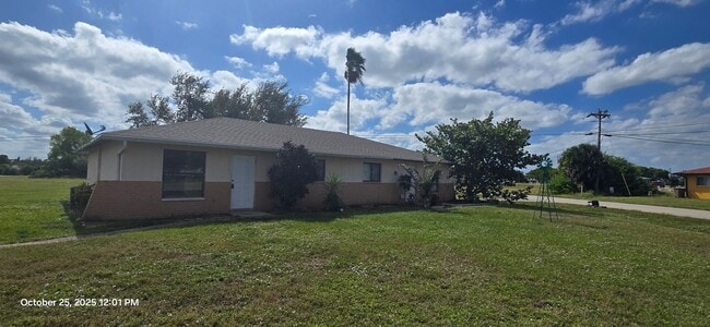 Building Photo - Welcome home! This beautifully updated Duplex 2BR/2BA