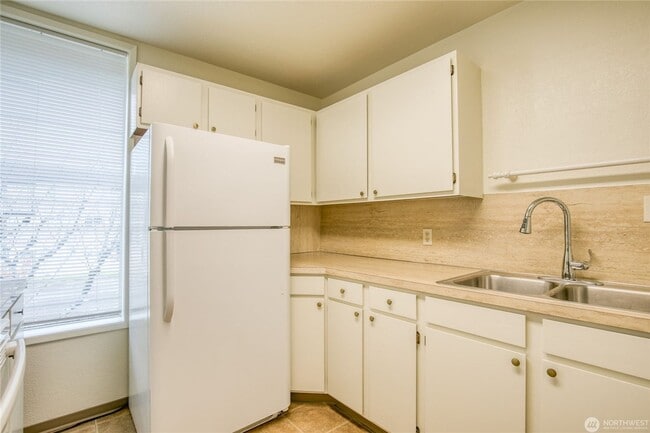 Photo - 208 N. &quot;H&quot; Street Unit Up