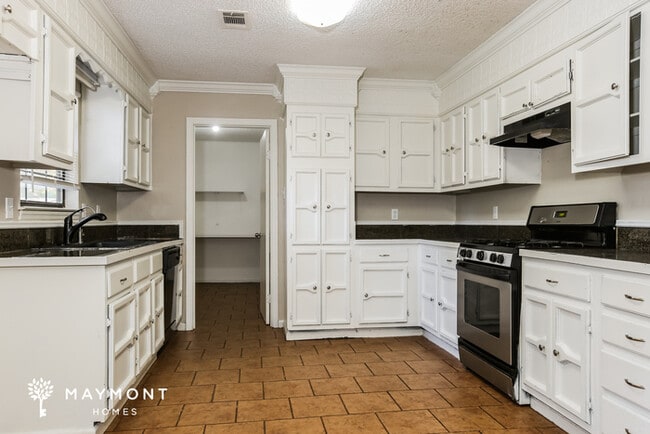 Photo - 17 Greenbrier Dr