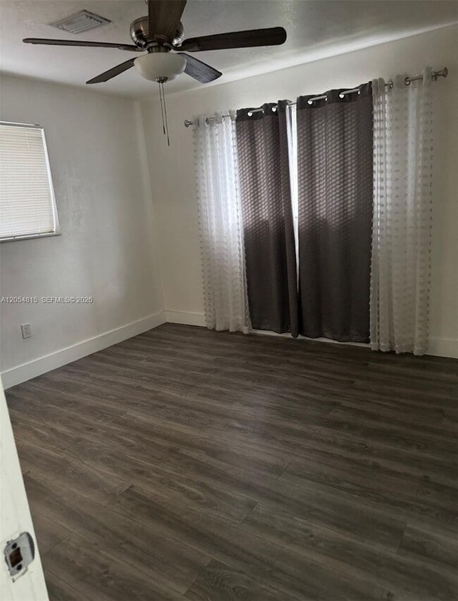 Photo - 502 NE 163rd St