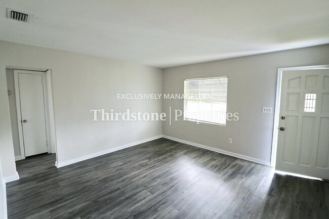 Photo - 2333 University Blvd N