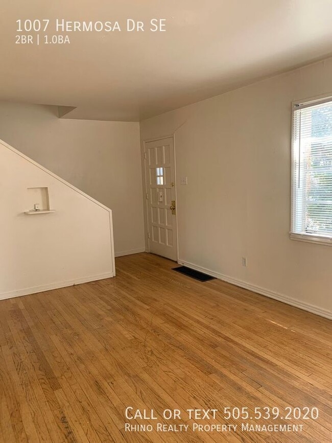 1007 Hermosa Dr SE