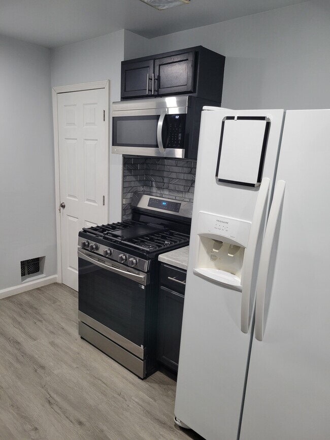 Photo - 16916 Collingham Dr