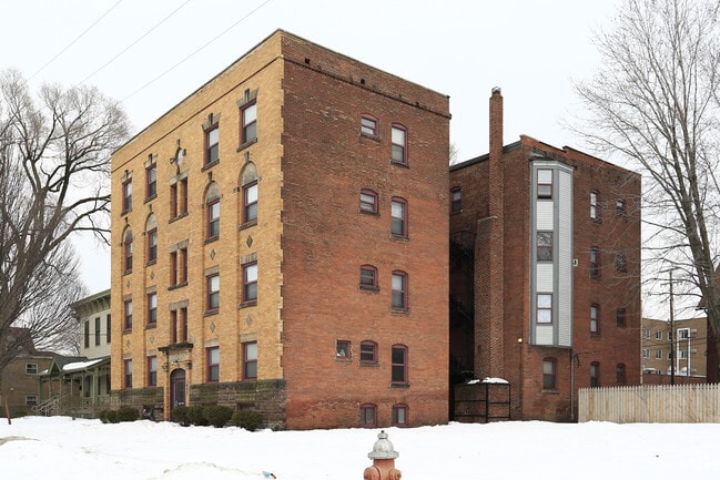 Photo - Clinton Apartment Building