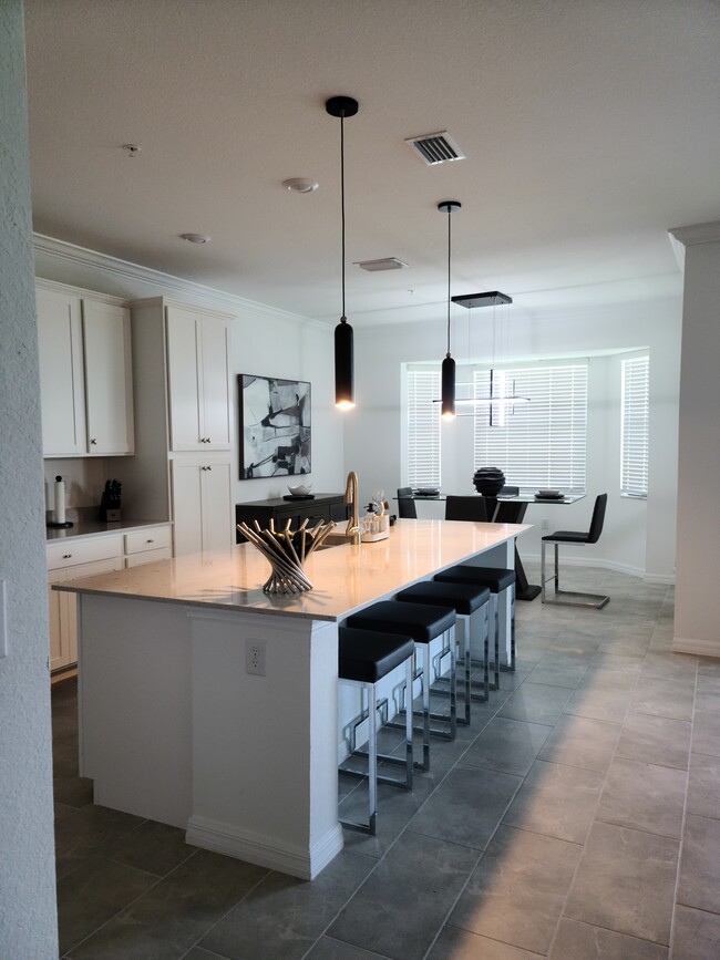 Kitchen / Dining Area - 18028 Gawthrop Dr Unidad 405 Rental