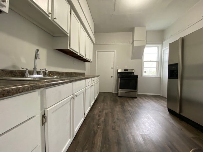 Photo - Beautiful 3 bedroom house with Den!