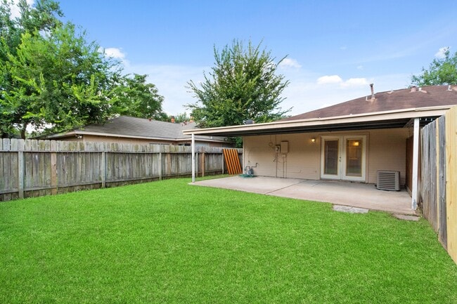 Building Photo - 5216 Beaverbrook Dr