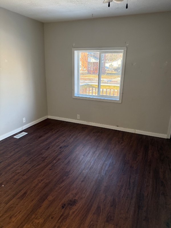 Photo - 327 W Shaw St