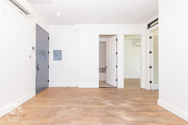 Photo - 1530 Putnam Ave Unit C2