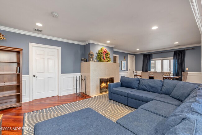 Photo - 384 Sairs Ave