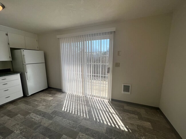 Photo - y111312 Apartment Unit B