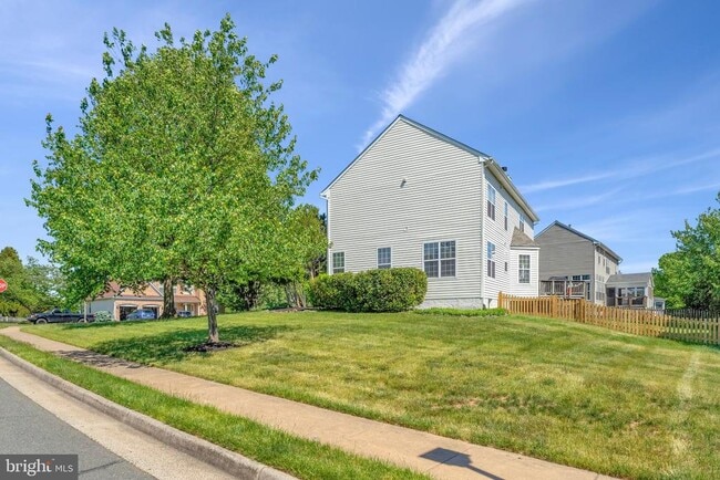 Photo - 611 Curtin Pl SE