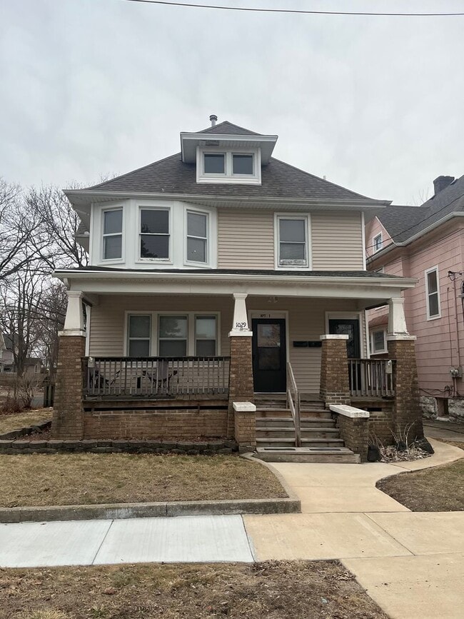 Building Photo - 1029 Spafford Ave Unit #3