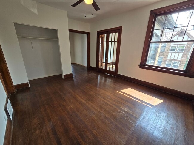 Photo - 3745 St Lawrence Ave Unit #1