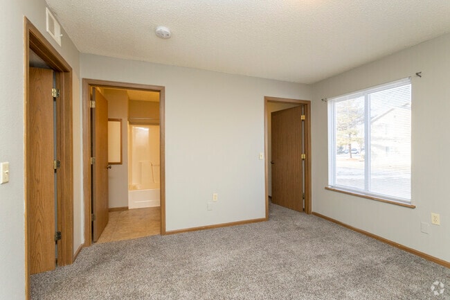 3BR, 2BA - 1,080SF