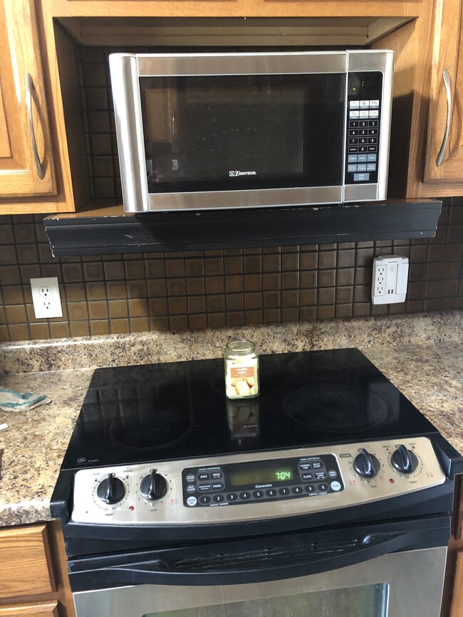 Stove - 812 Swift Ave Unit 812