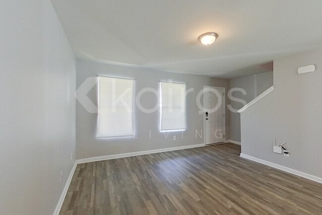 Photo - 111 Lochwolde Dr