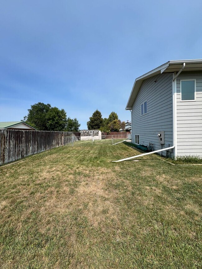 4090 Bobcat Dr