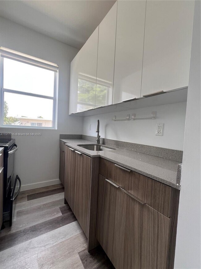 Photo - 1814 SW 22nd Ave Unit 4