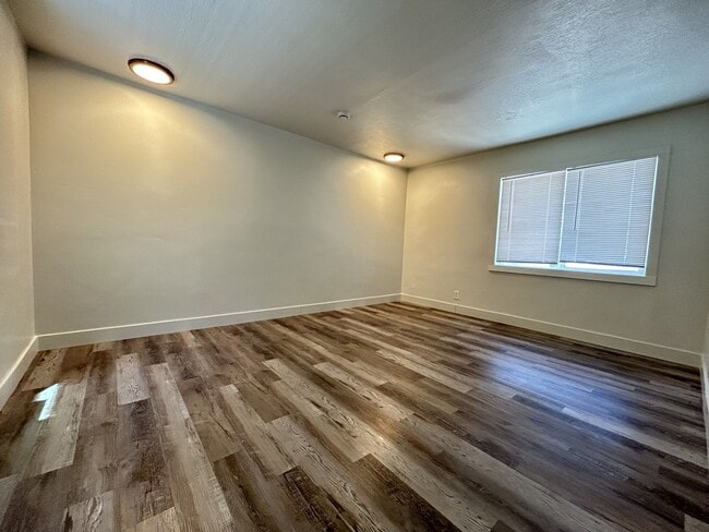 Photo - 951 N Redwood Rd Unidad #14
