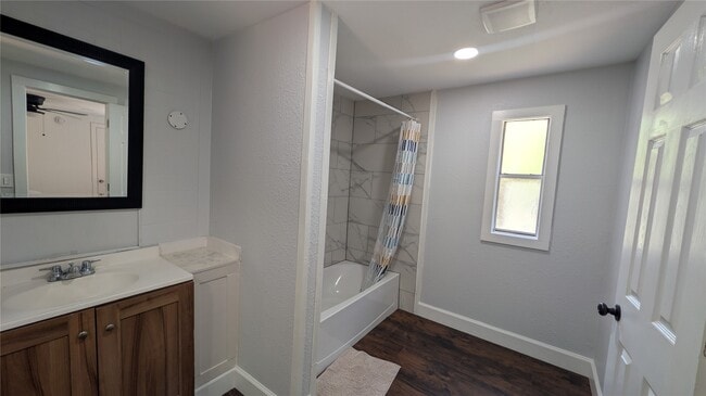 Building Photo - 266 Hunters Glen